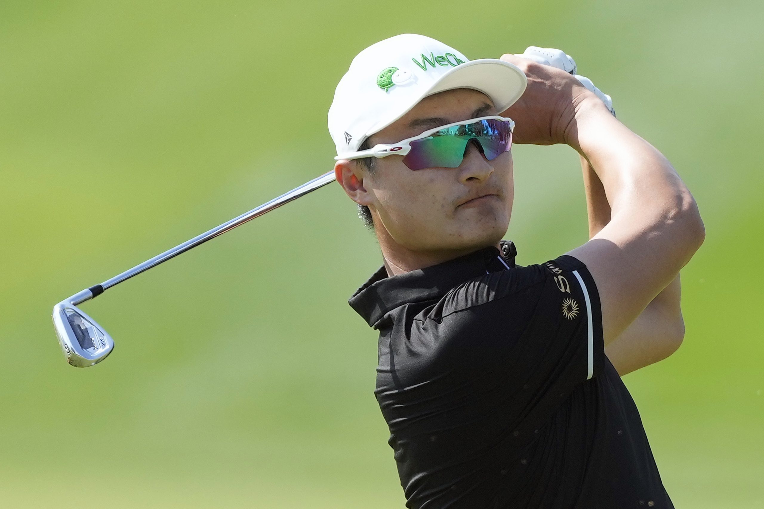 This Golfers Style Is As Stunning As His Game: Haotong Li - slv0dyo